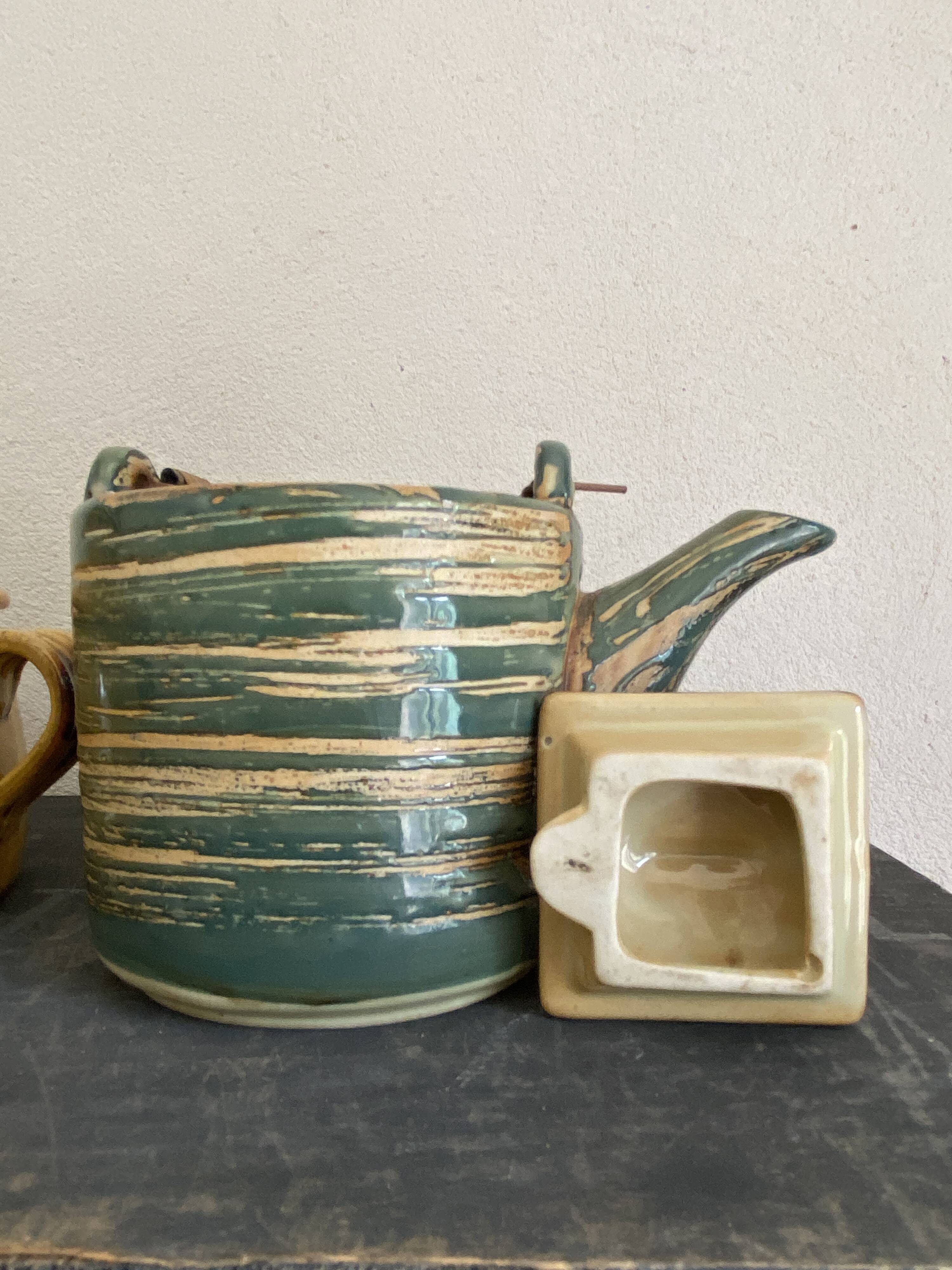Ceramic teapot