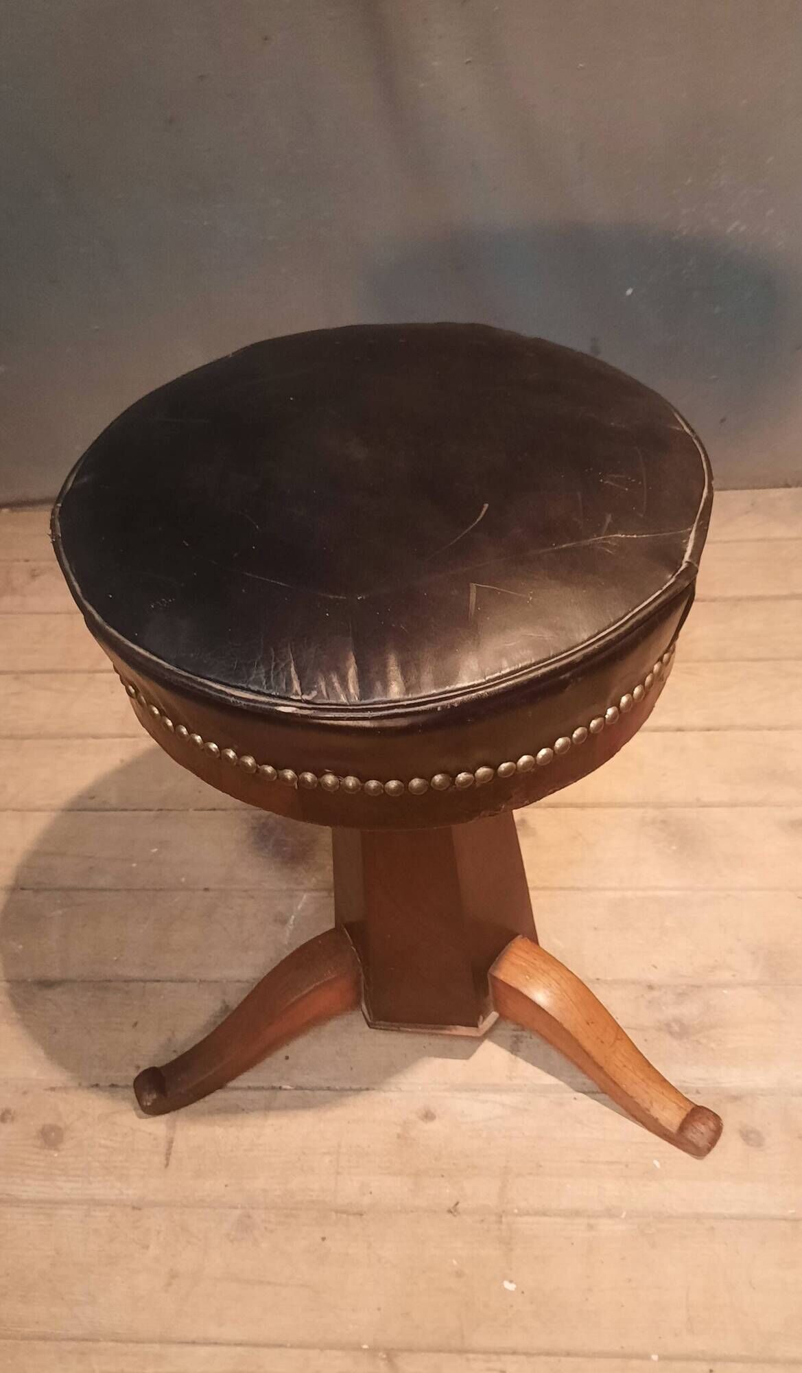 Hexagonal stool with adjustable height