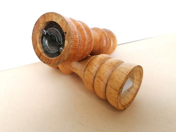 Pepper salt shaker wooden pepper mill