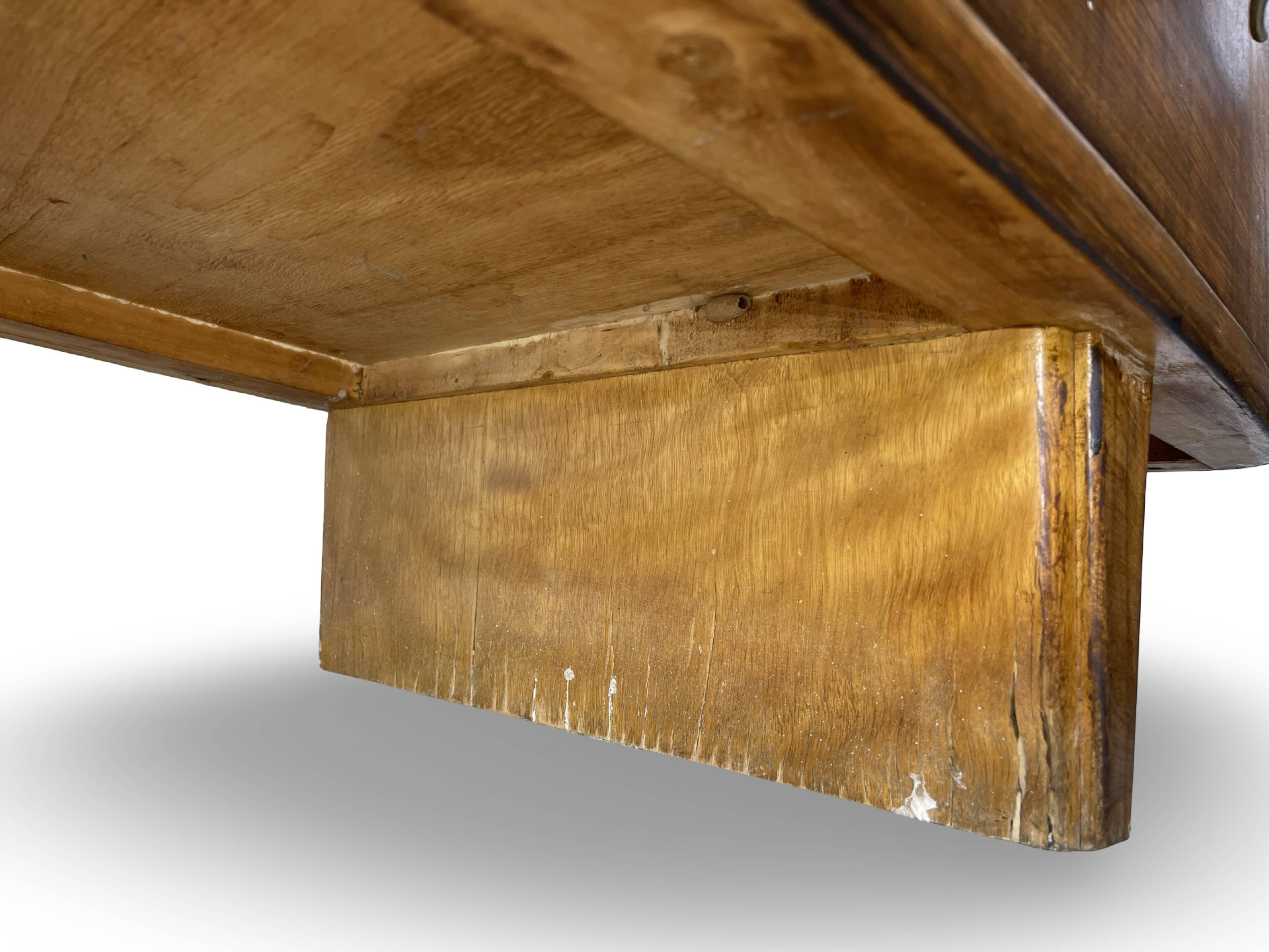 A vintage Italian chest of drawers, made of veneered walnut and solid wood,