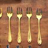 Golden cake cutlery service