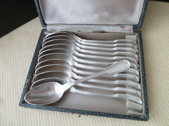 Box of 12 teaspoons in silver metal