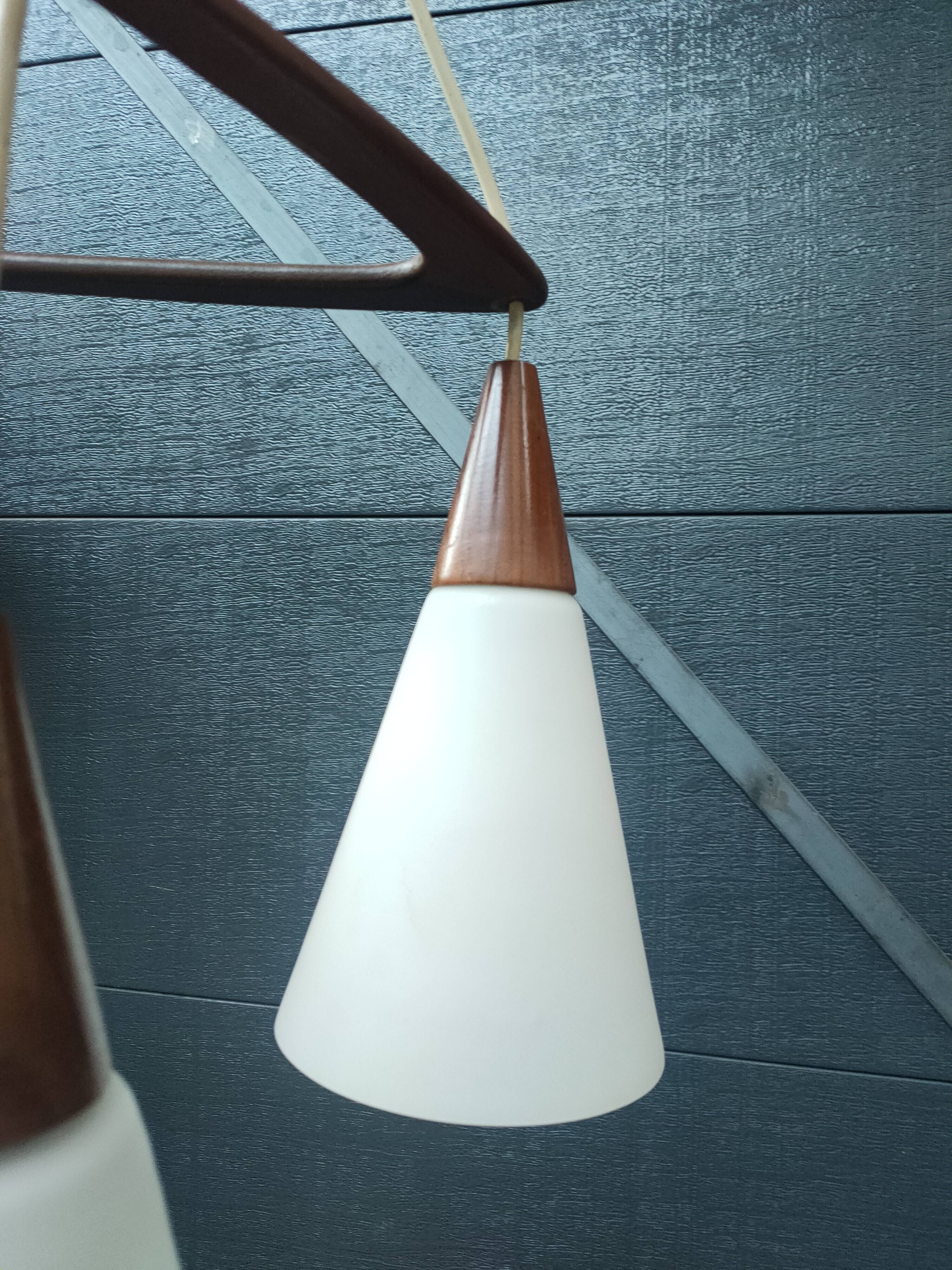 Hanging lamp in teak