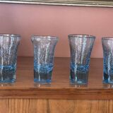 Lot de 4 verres soufflé bleux.