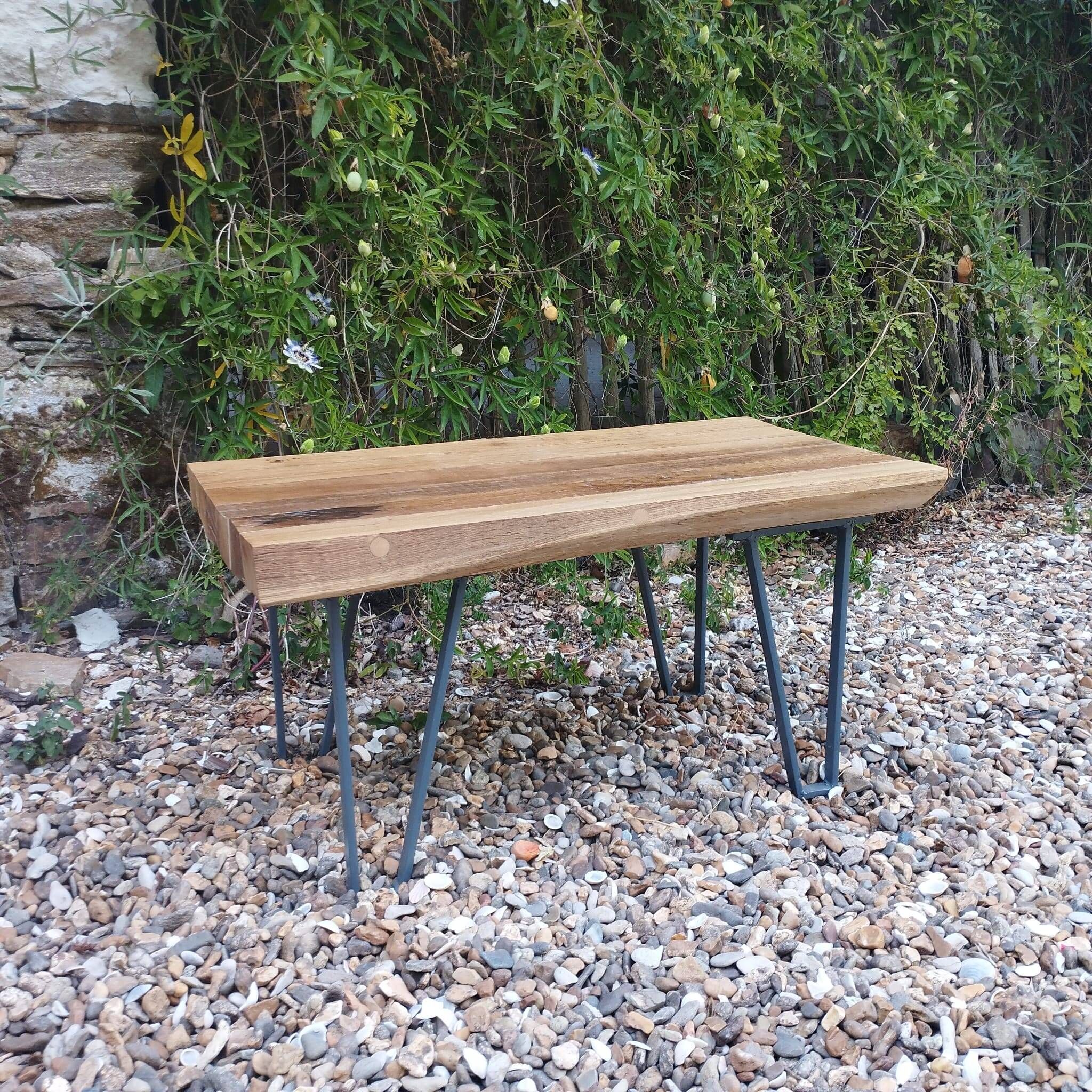 Table basse en bois massif et acier