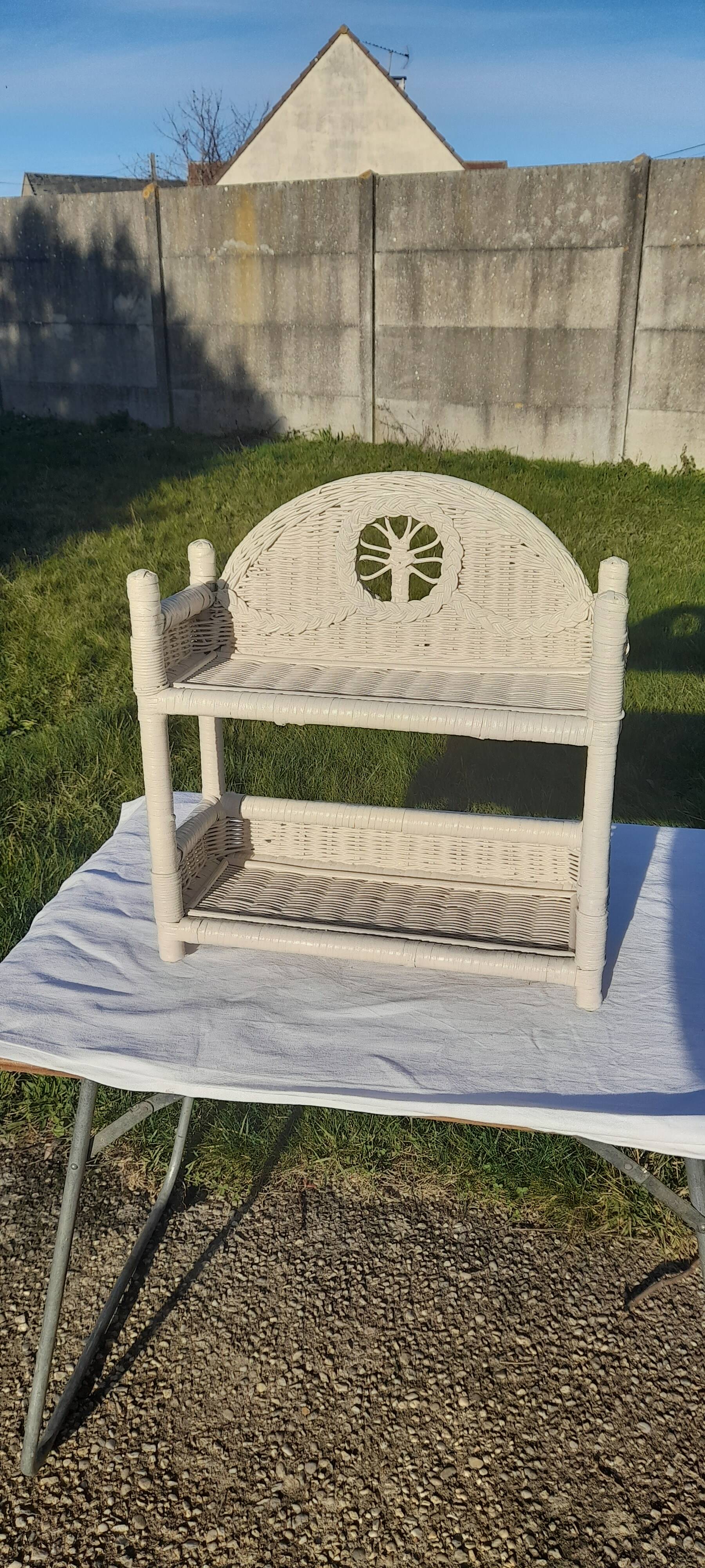 étagère murale en rotin blanc cassé H 48 cm