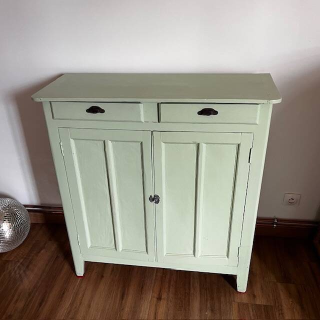 Green Parisian Buffet