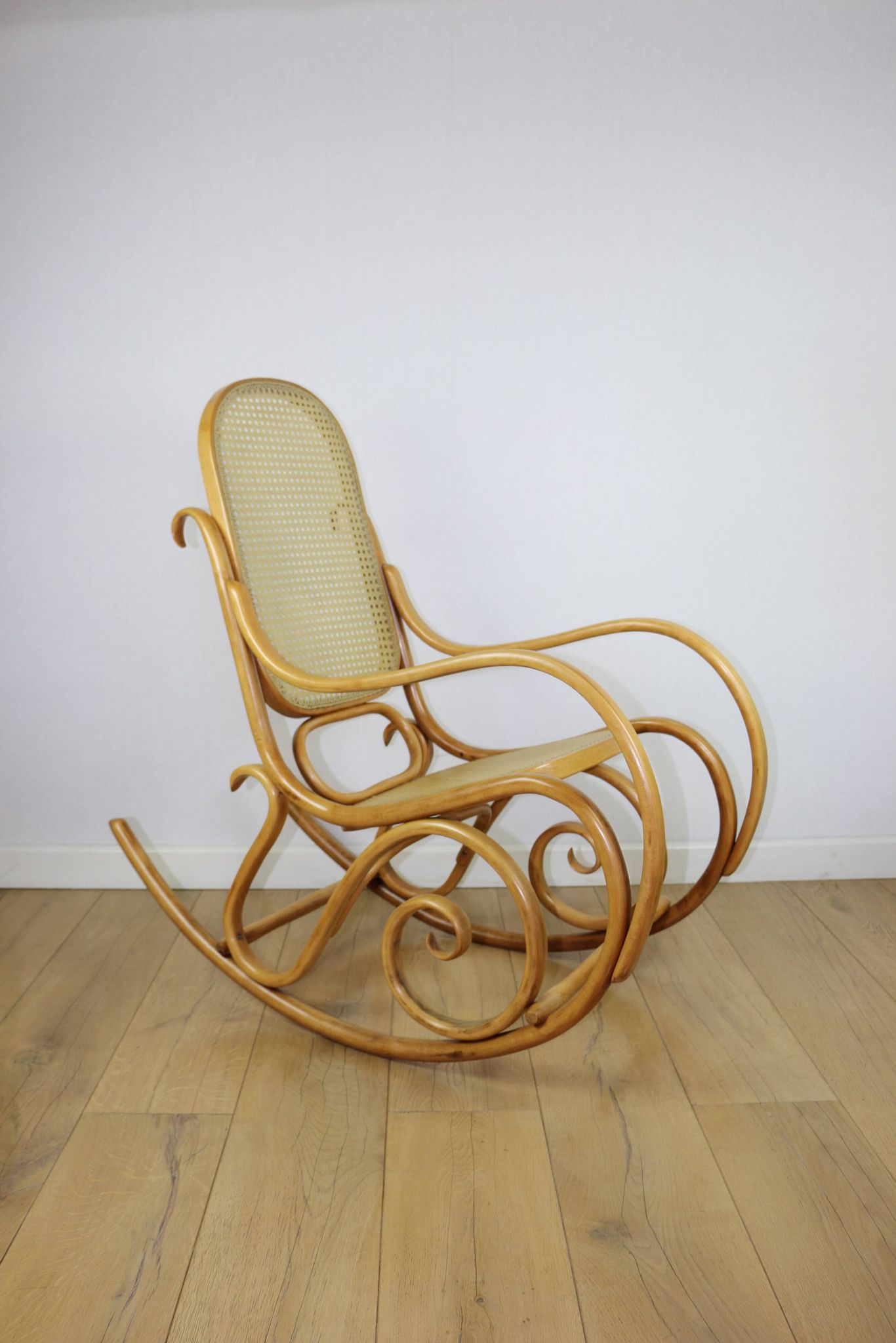 Rocking chair on runners, light beech wood, 1970s - very good condition