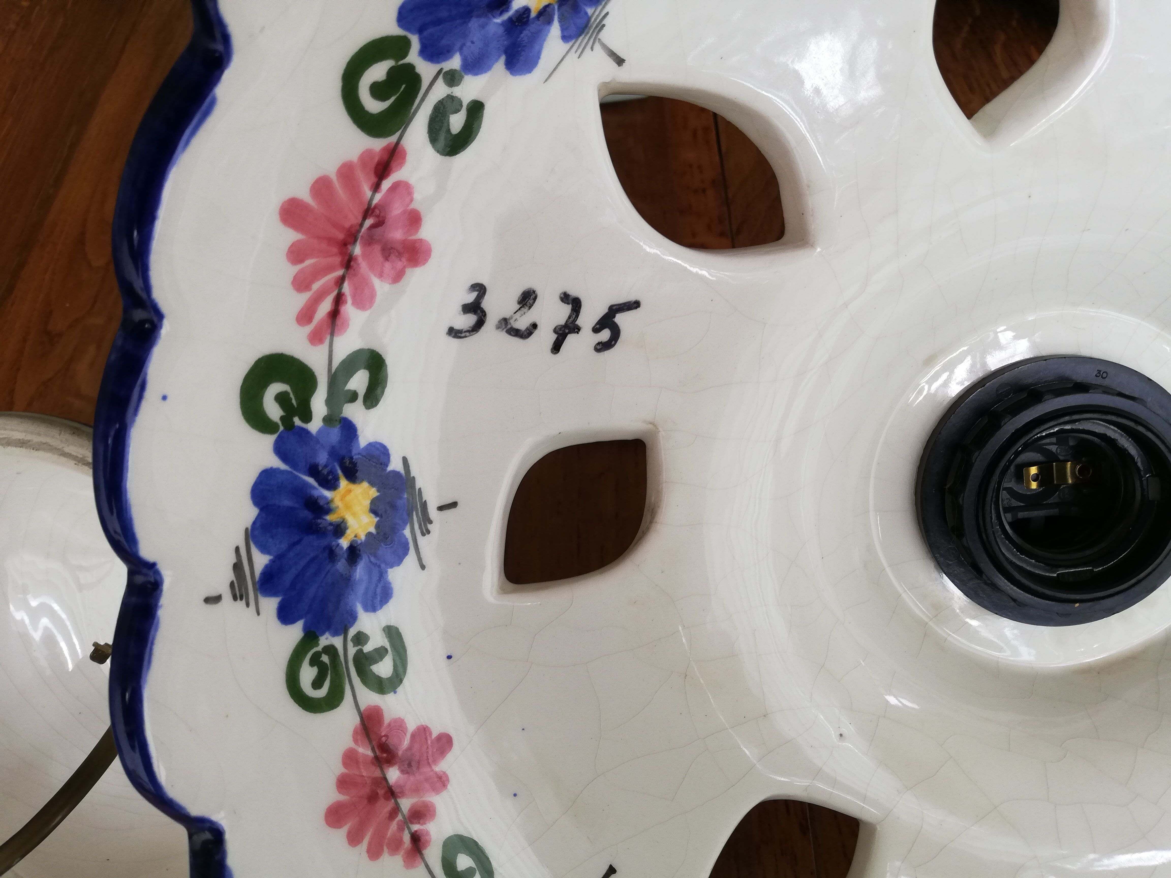 Antique ceramic suspension