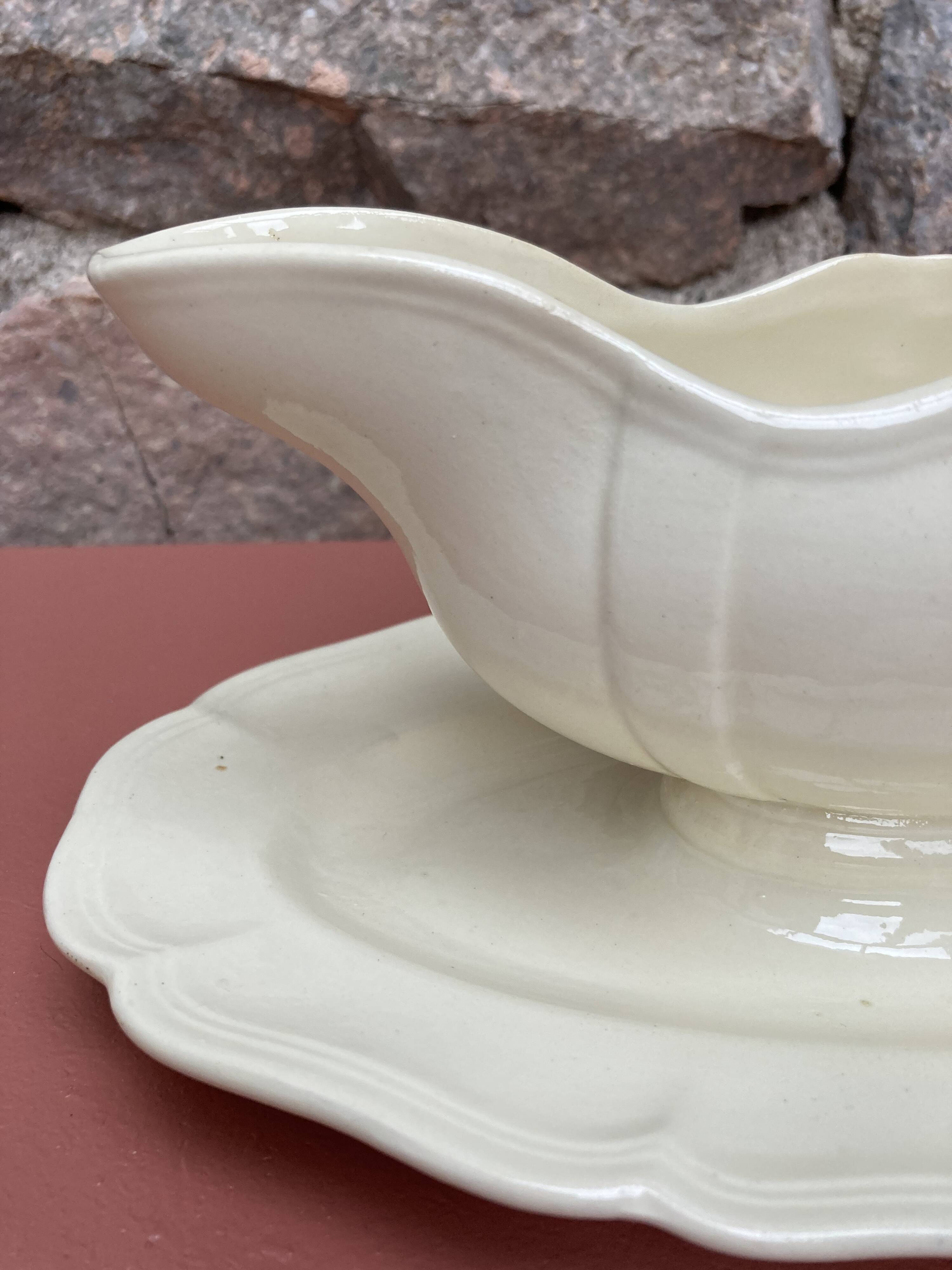 Digoin Sarreguemines ivory gravy boat with gadroons