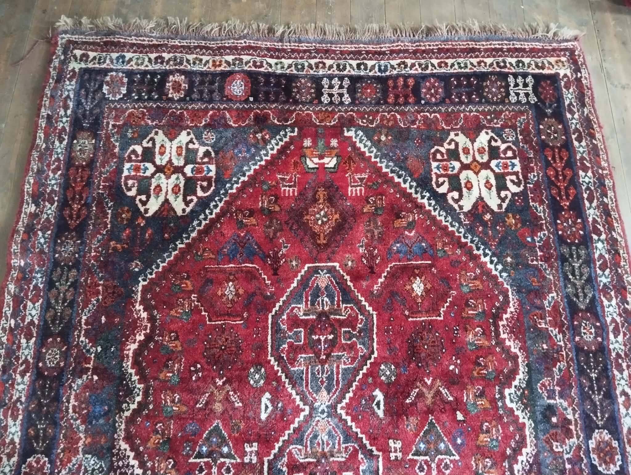 Handmade Persian Shiraz rug 265x173cm