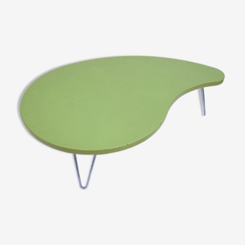 Almond green coffee table in the form of beauty