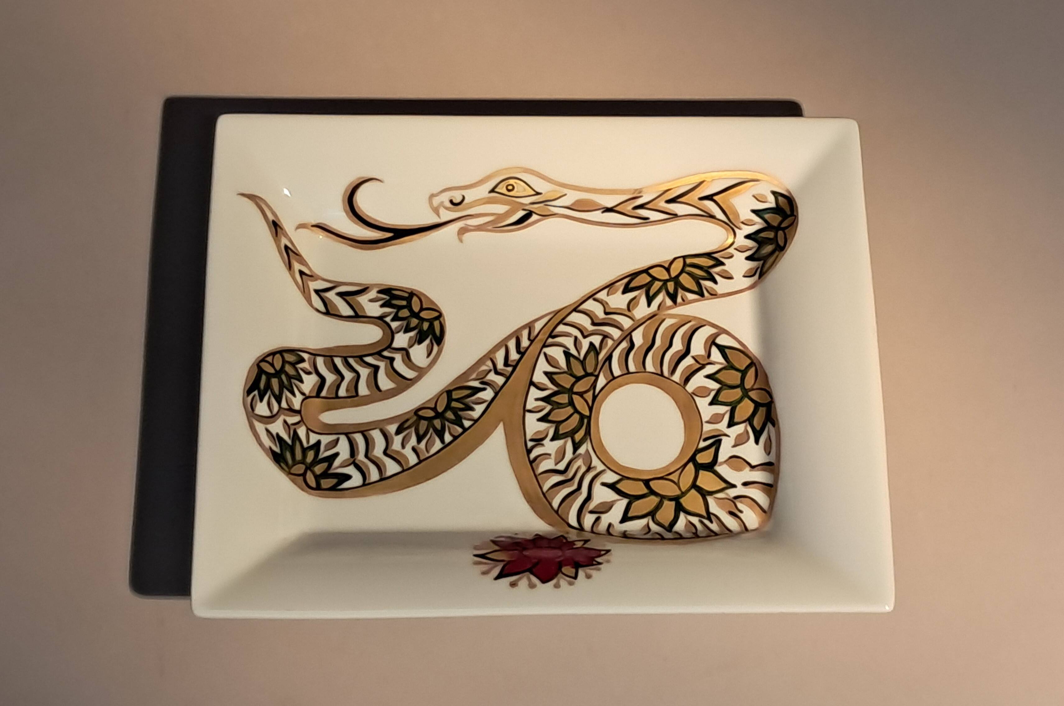 Fine porcelain catchall gilded with gold. Laure Selignac, Paris.