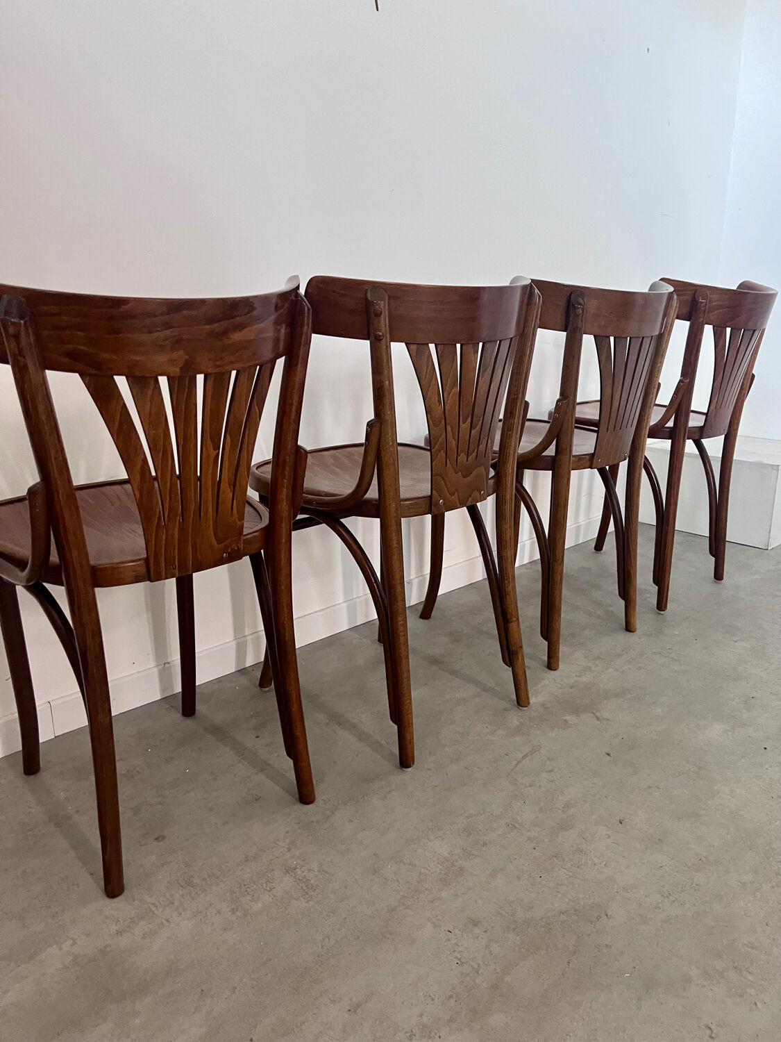 Lot 4 old vintage bentwood bistro chairs from the 70s