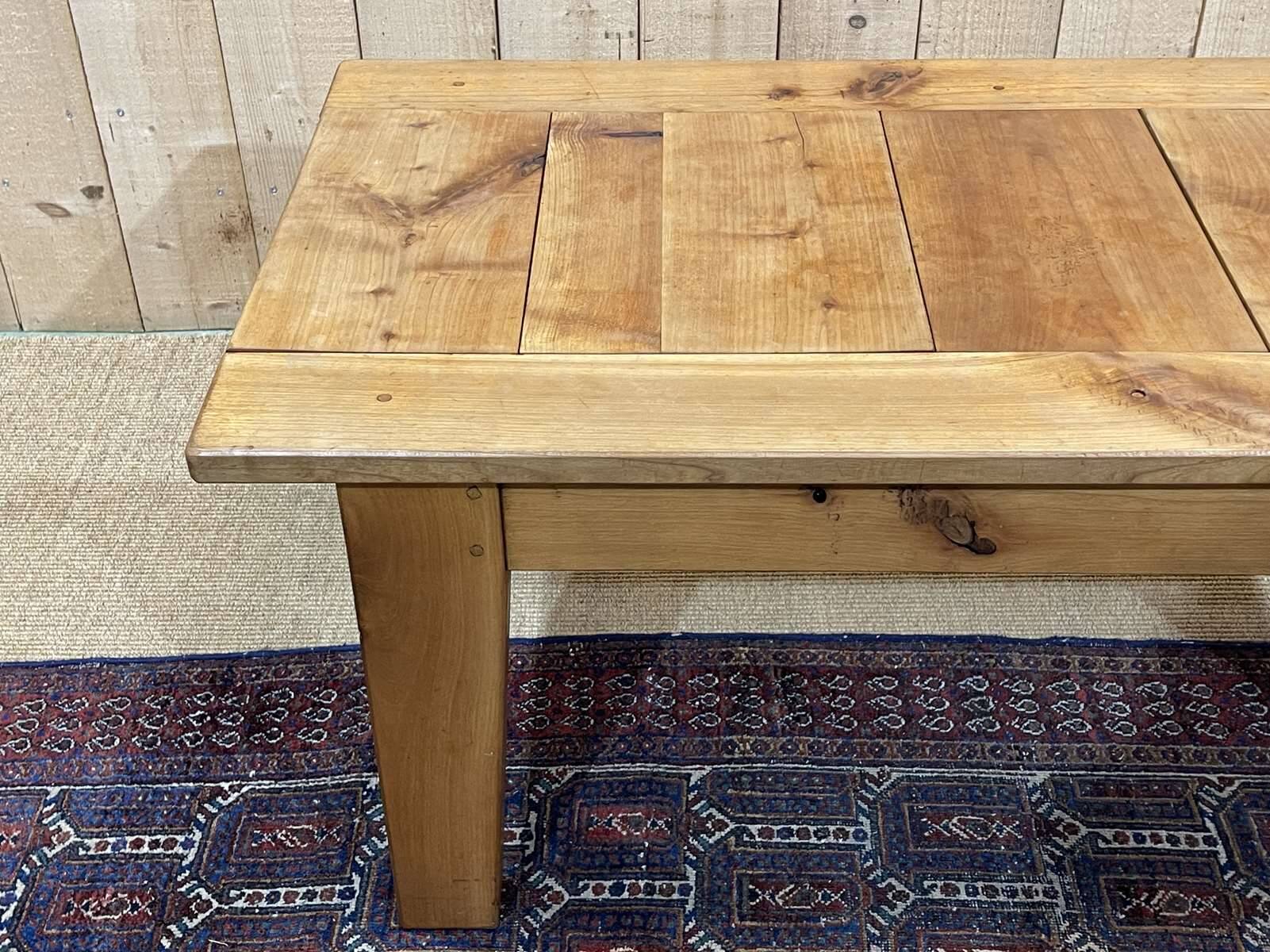 Cherry wood coffee table with sliding top, work from the 70s