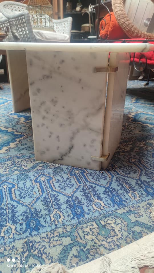Coffee table in white Carrara marble with grey veins in the shape of an eye, circa 1970