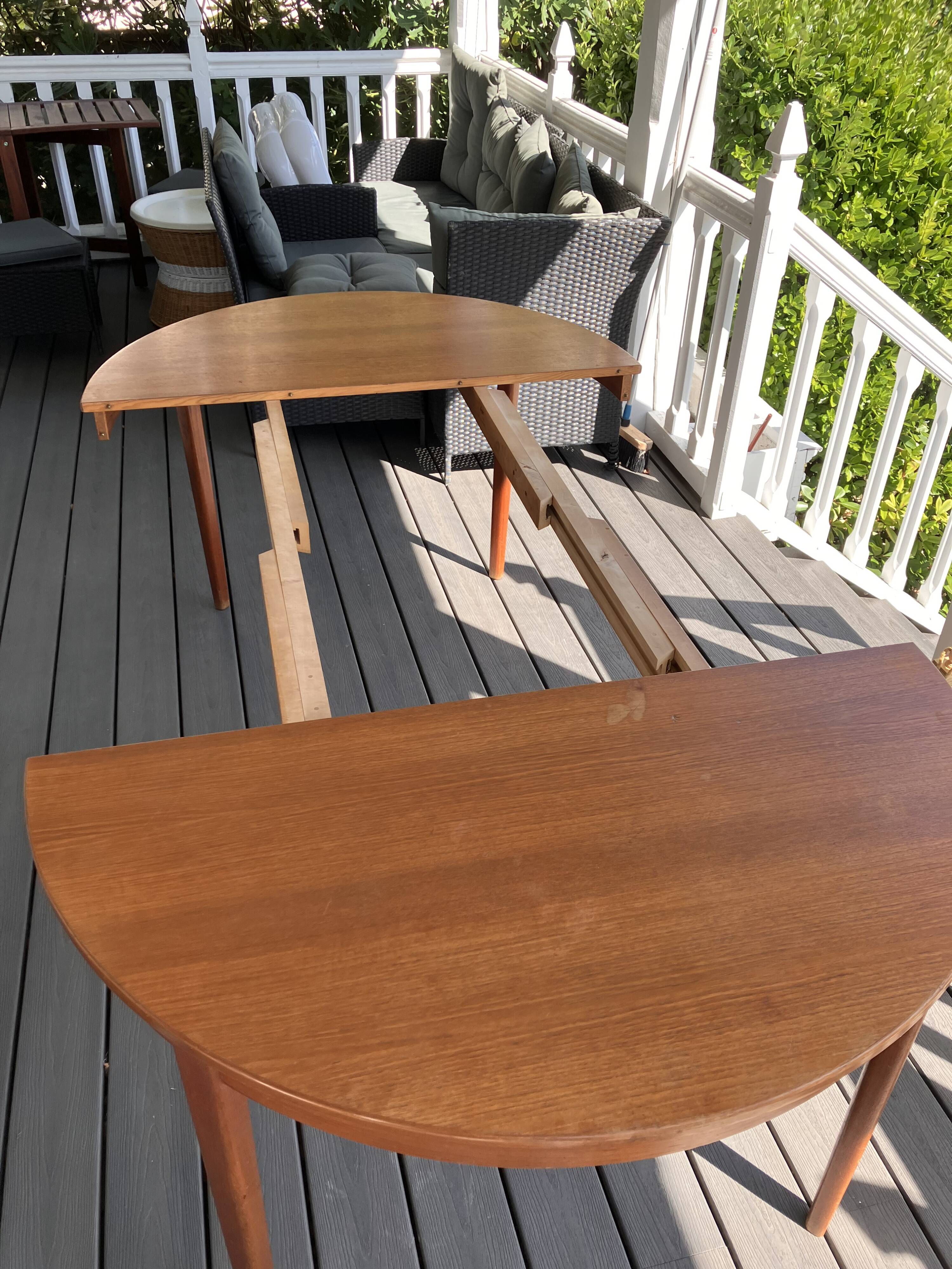 Extendable round teak table by Bertil Fridhagen for Bodafors