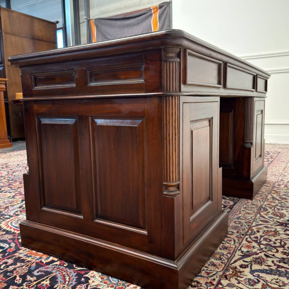 Bureau classique anglais avec cuir vert