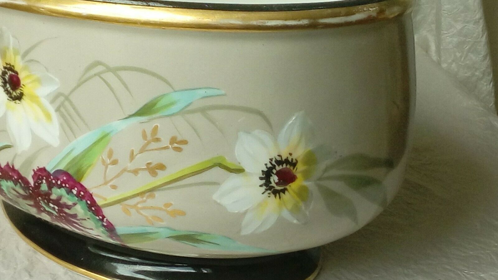 Porcelain gardener of paris period Napoleon III late 19 th floral decoration