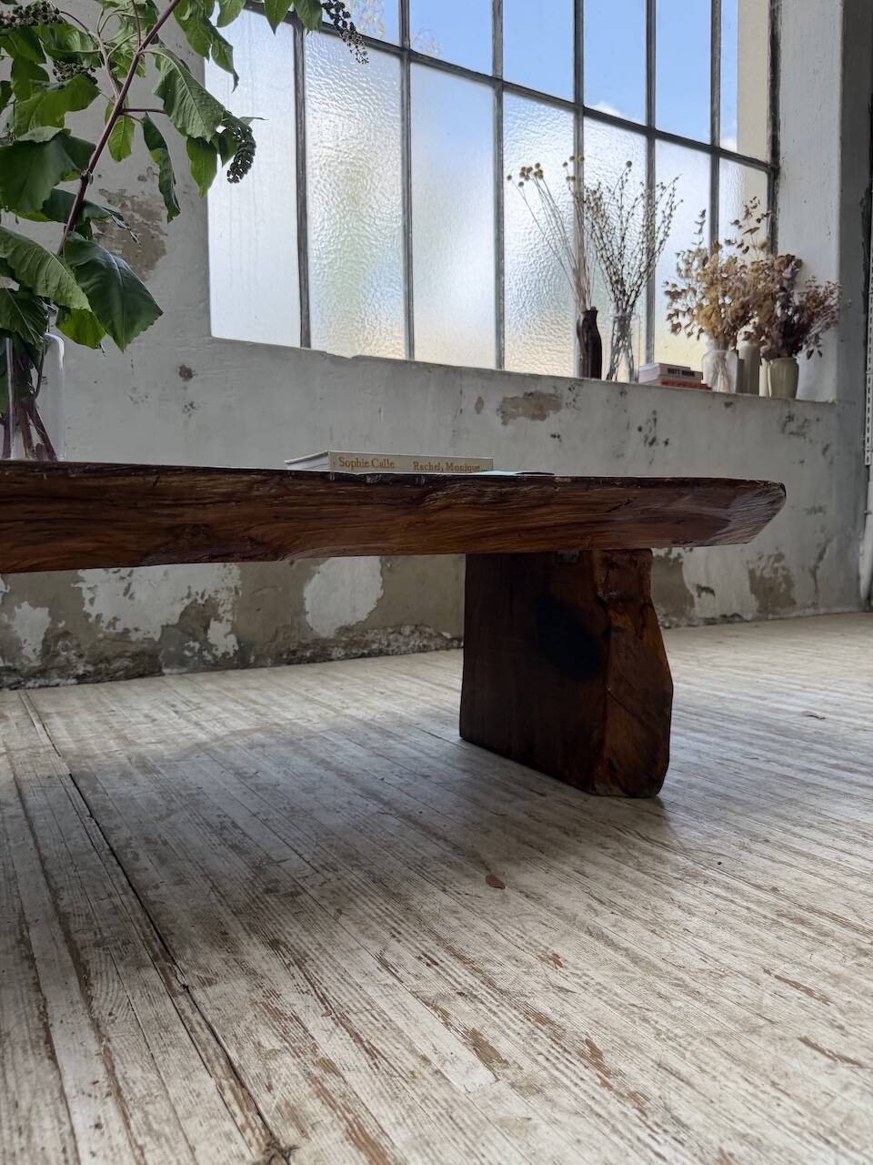 Table basse brutaliste artisanale 1950