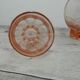 Carafe en verre rose avec 2 verres
