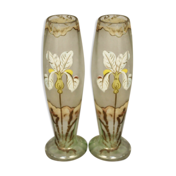 Paire de vases en verre à décor émaillé  d'iris