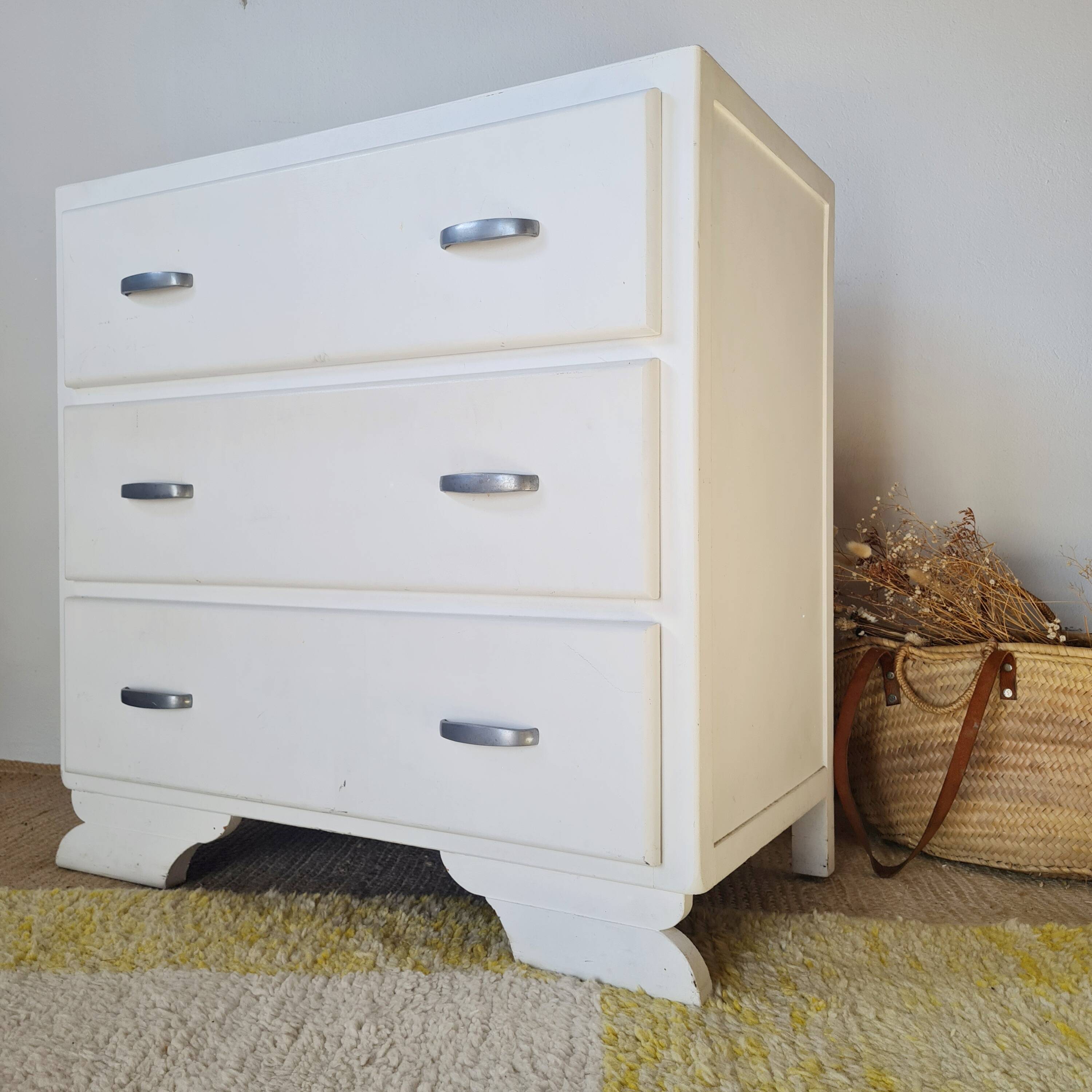White vintage commode from the 1960s.