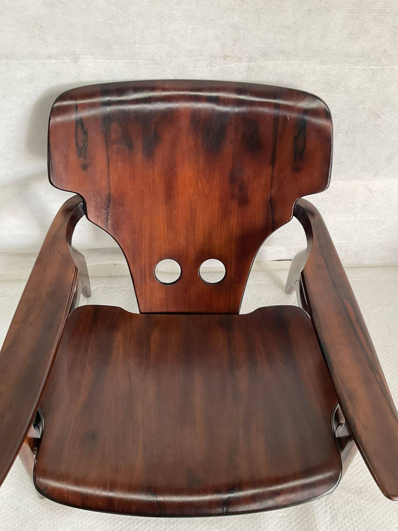 Pair of Diz armchairs, Sergio Rodrigues