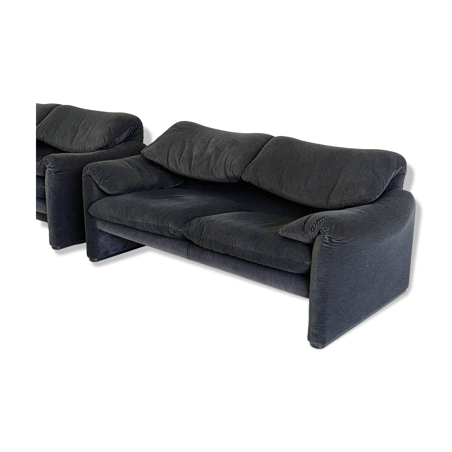 Cassina Maralunga 2 places noir-gris par Vico Magistretti