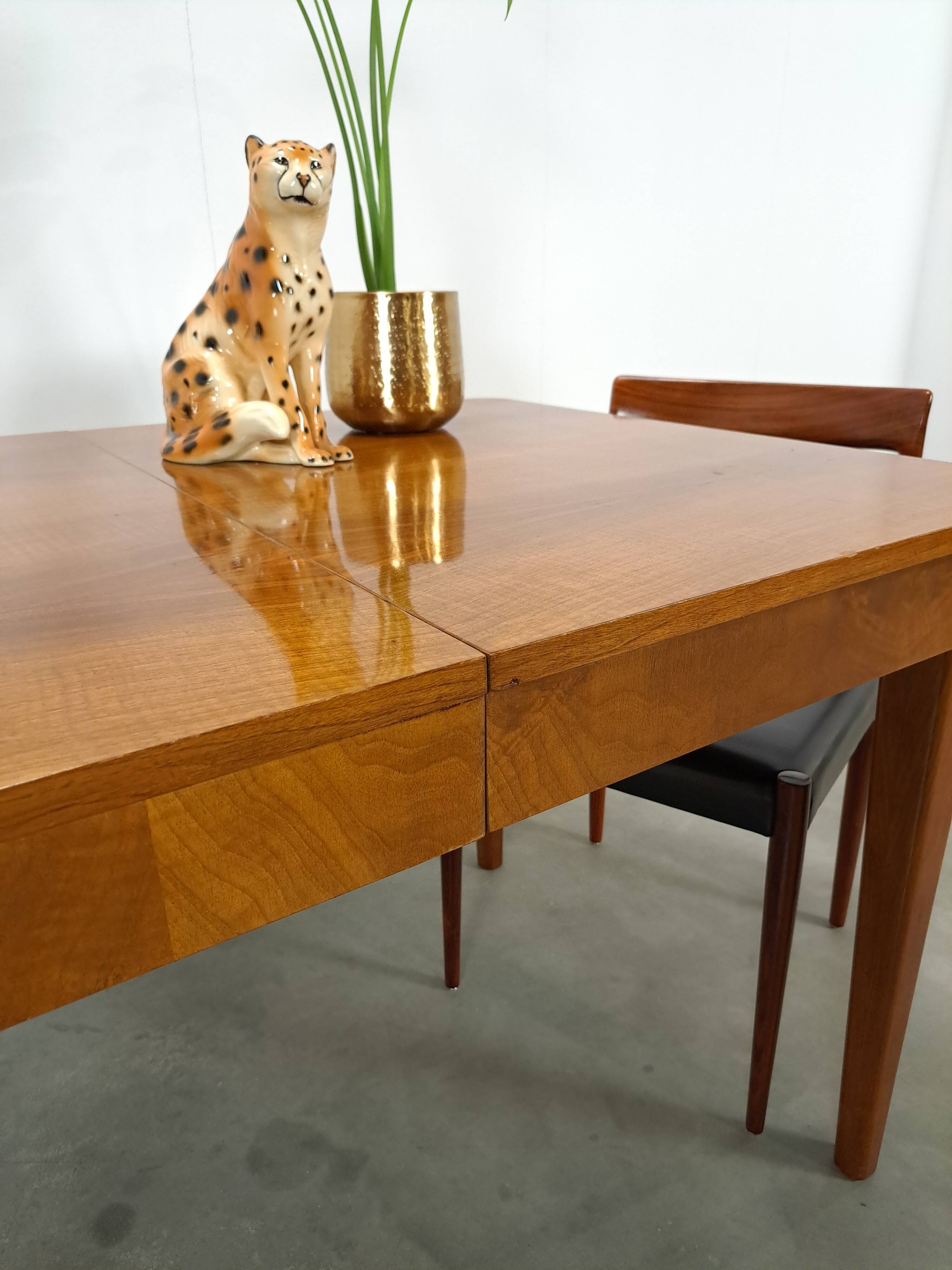 Table de salle à manger extensible design vintage Halabala