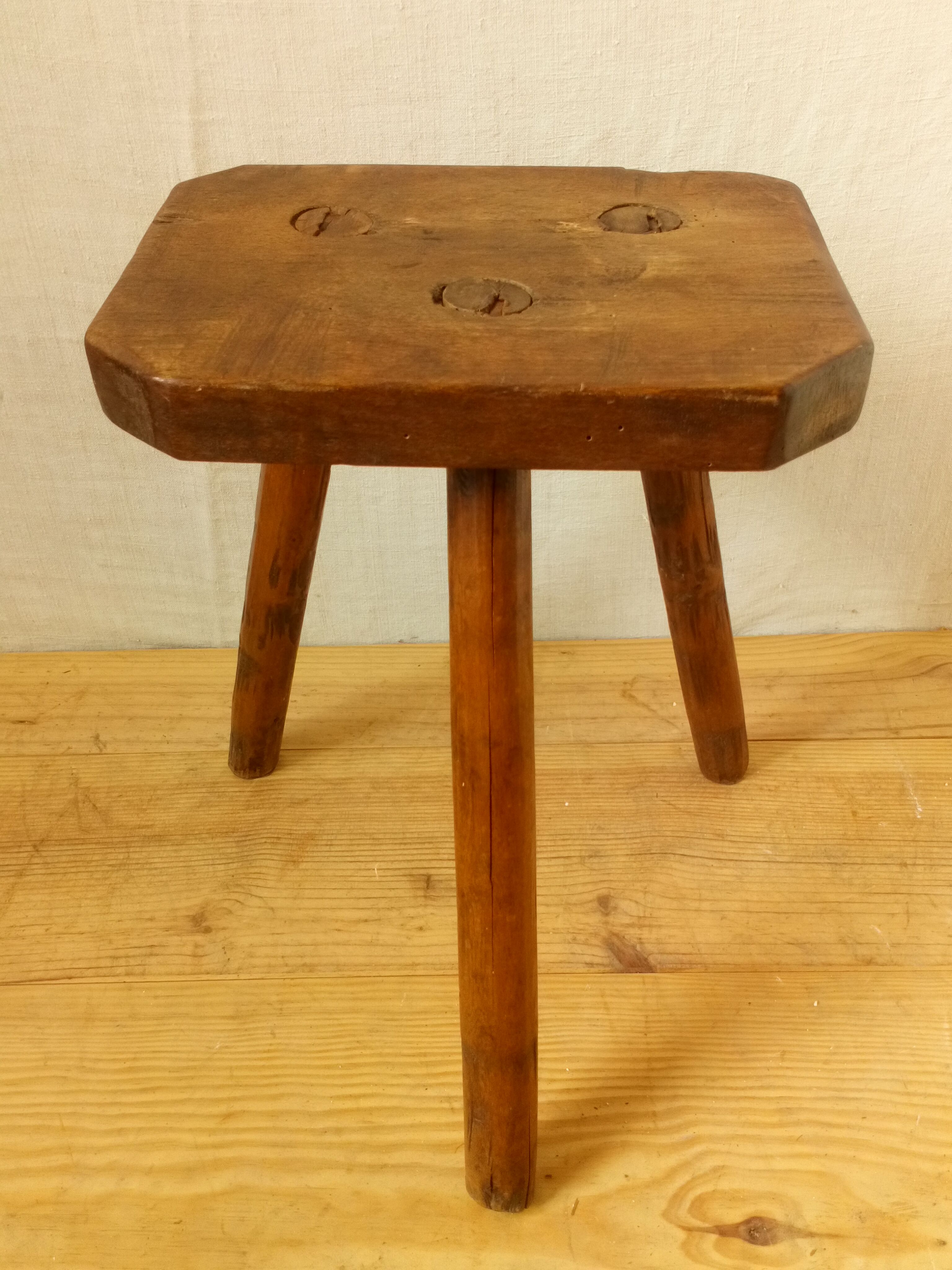 Tripod farm stool