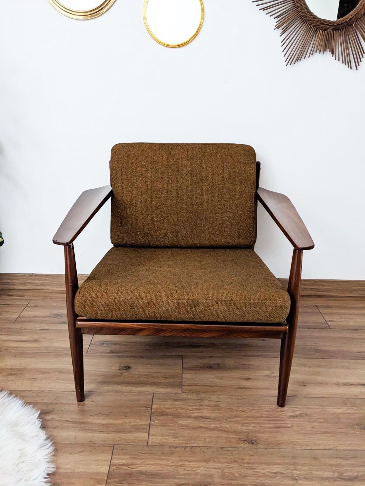 Scandinavian armchair Arne Vodder F135