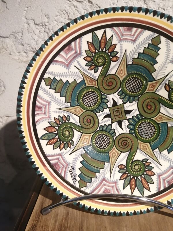 Assiette décorative signée Maurice Fouillen