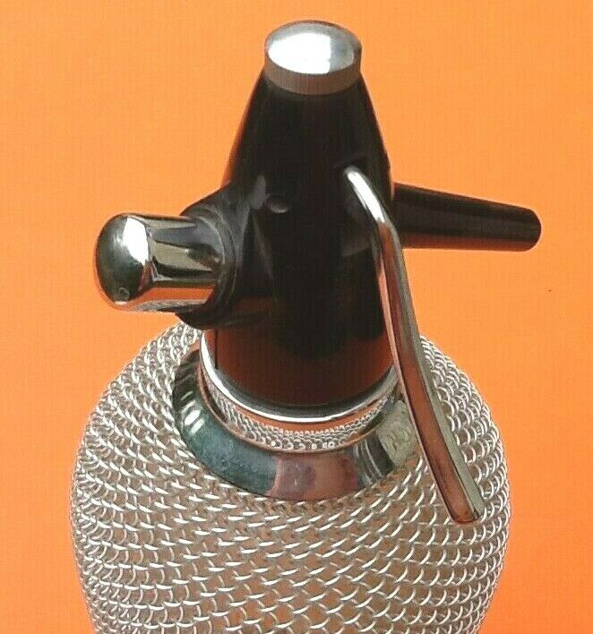 Seltz water siphon Glass body harmoniously meshed with translucent filaments