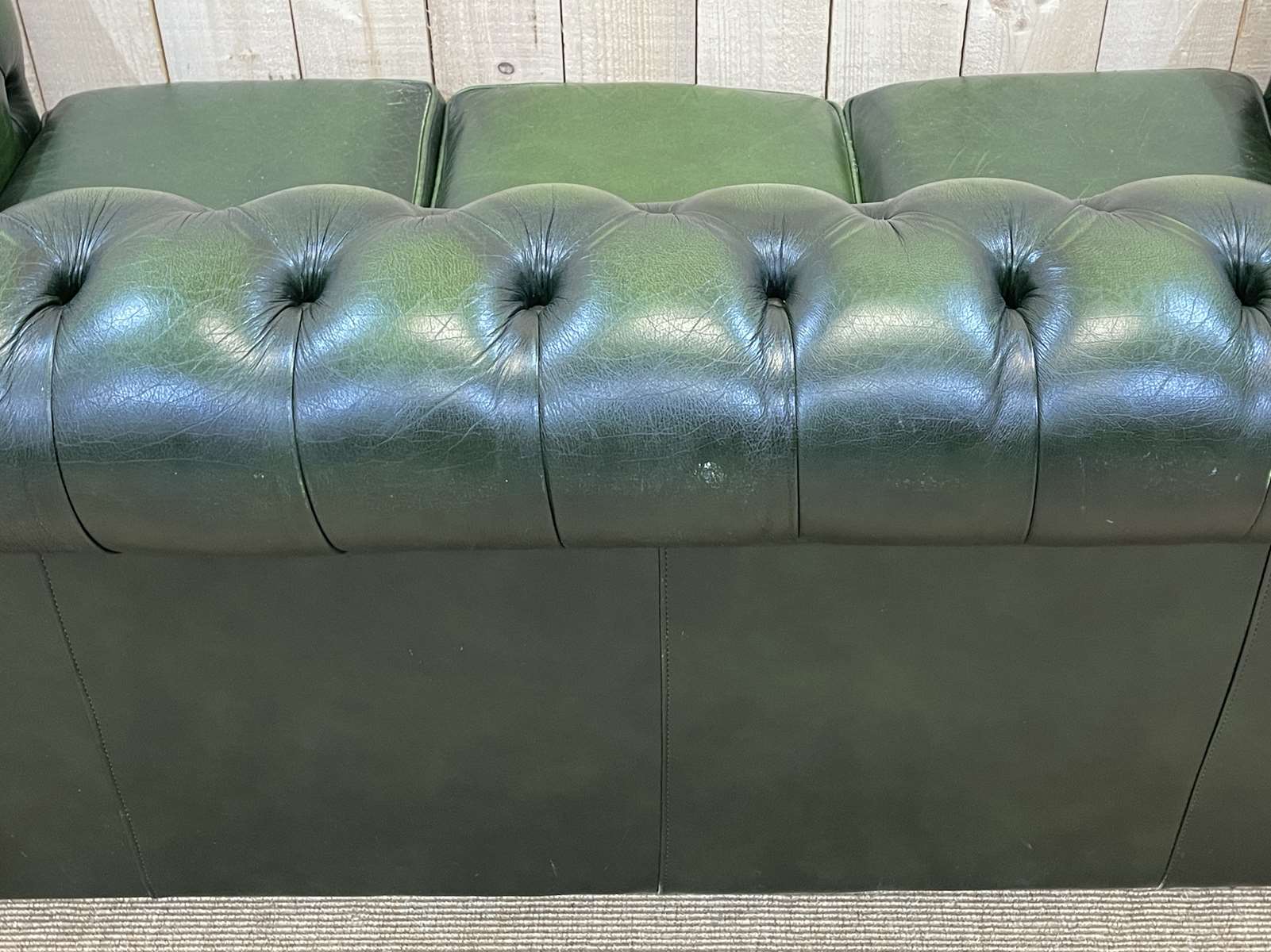 Chesterfield 3-seater sofa in green leather from the 80s