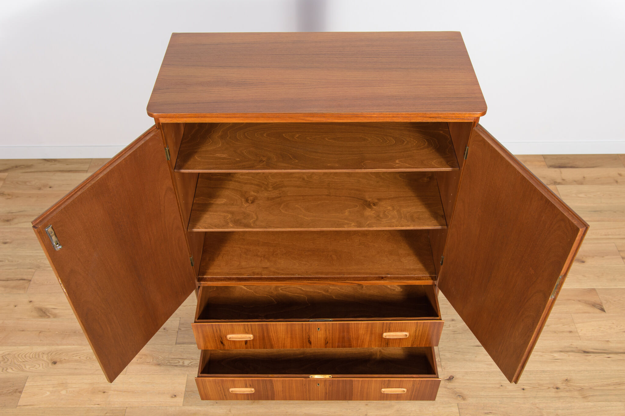 Armoire en teck du milieu du siècle, années 1970