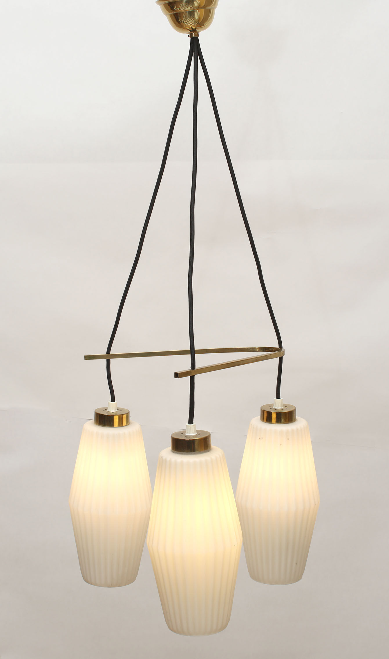 1950s Italian triangle lamp in brass and opalglass