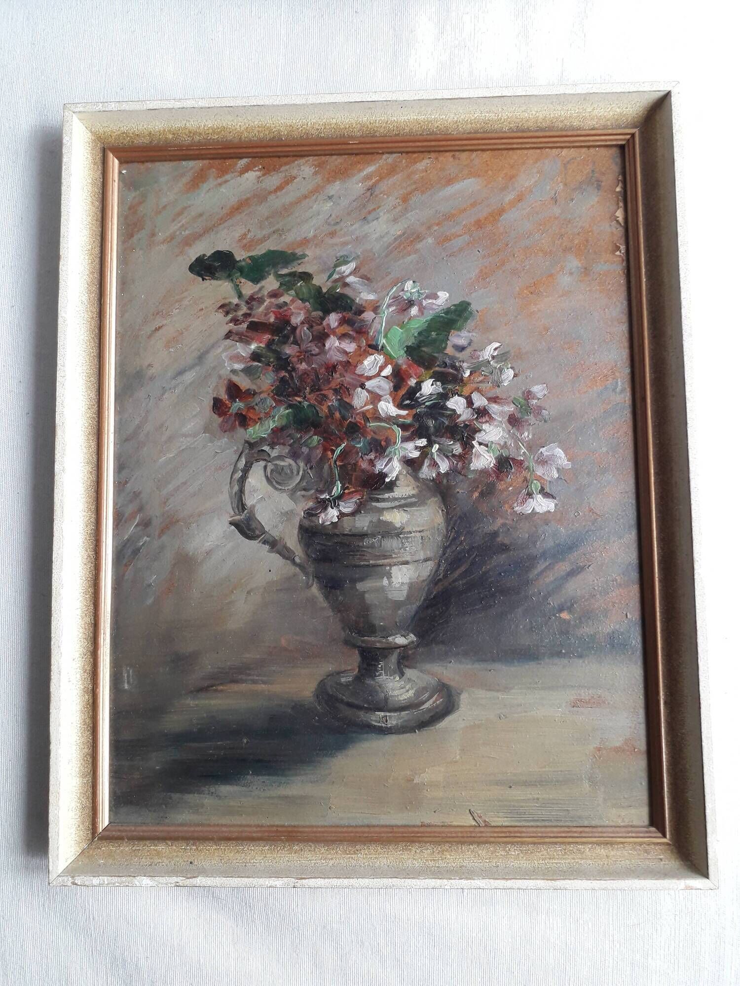 Old painting depicting a bouquet of flowers