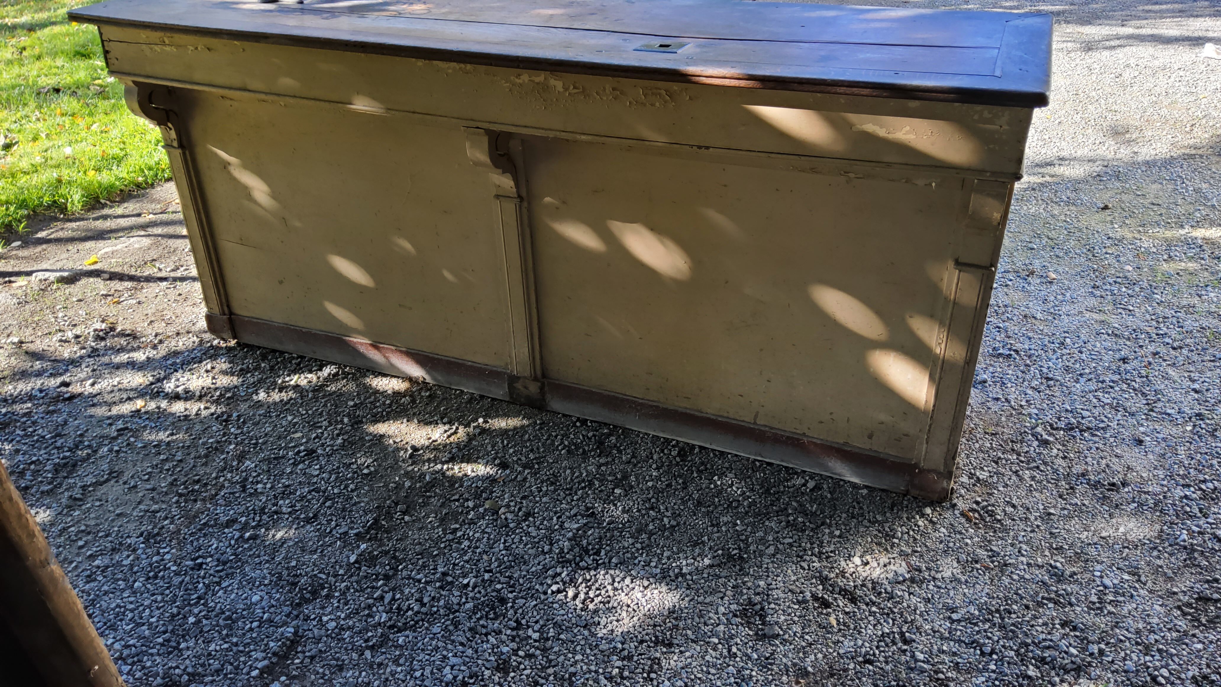 Former grocery counter from the 1900s 14 drawers