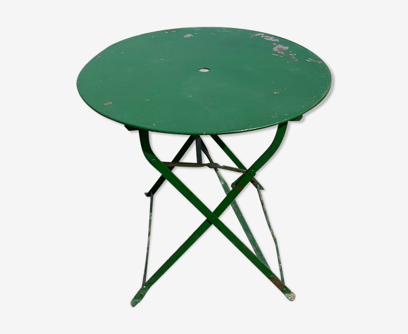 Foldable iron table