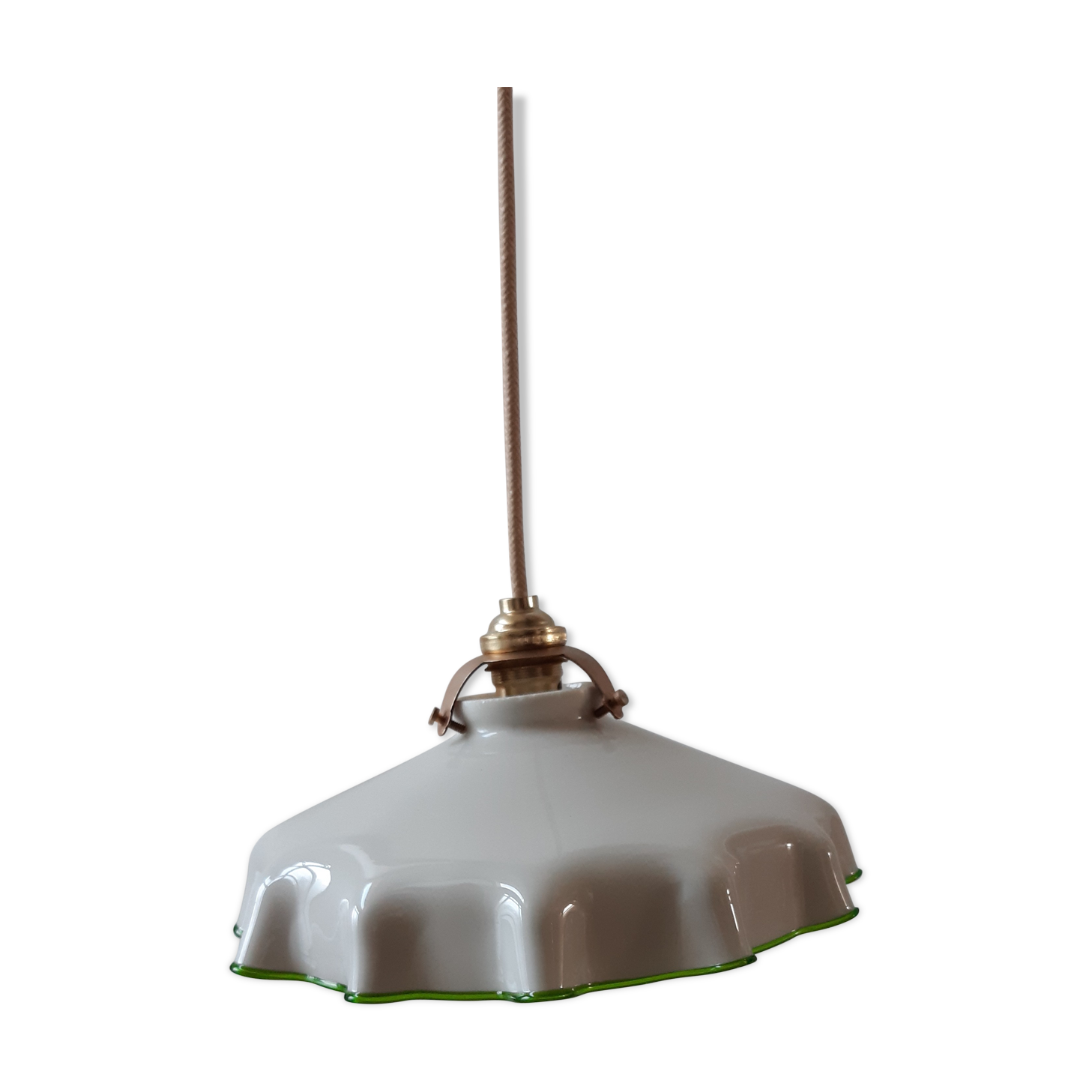 Suspension in opaline early twentieth century.