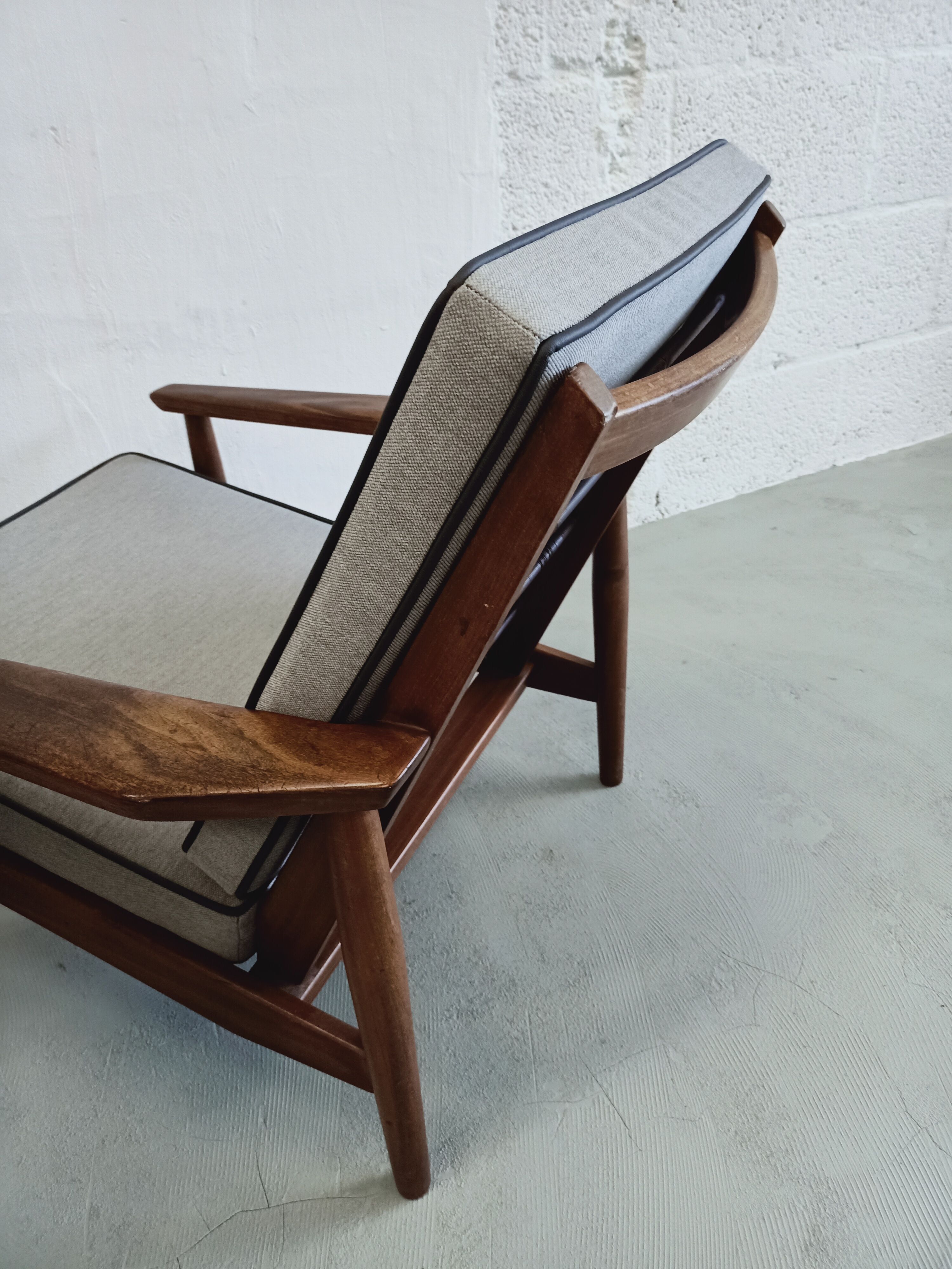 Paire de fauteuils en teck des années 1960, design hollandais