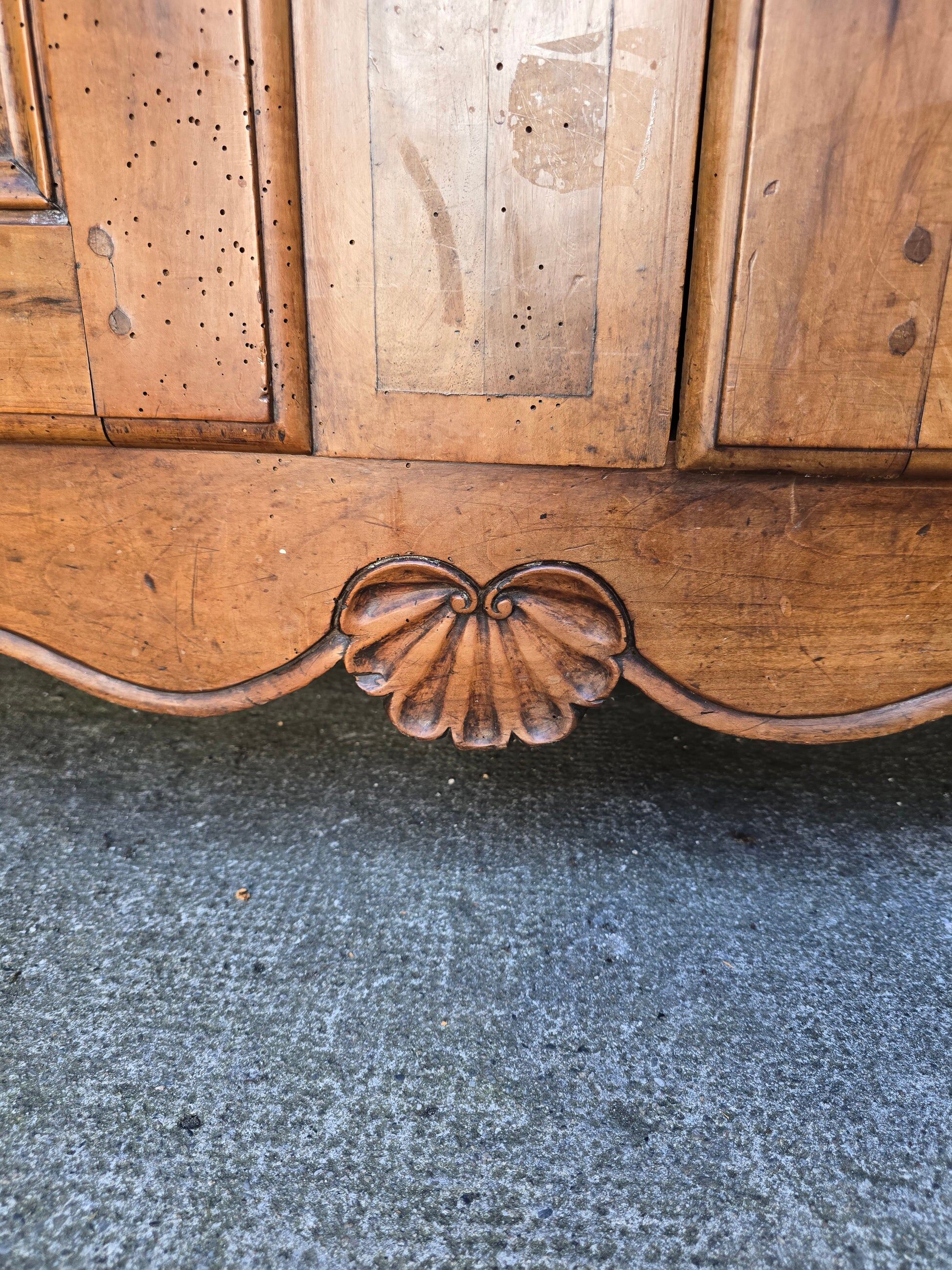 Louis XV two-body buffet in solid walnut – 18th century