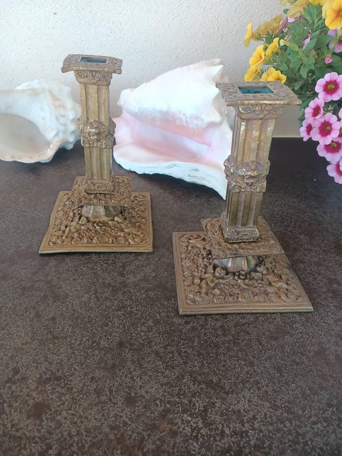 Financial-style candle holders in gilded bronze