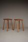 Tabourets hauts rustiques en chêne. années 1970. Lot de 2