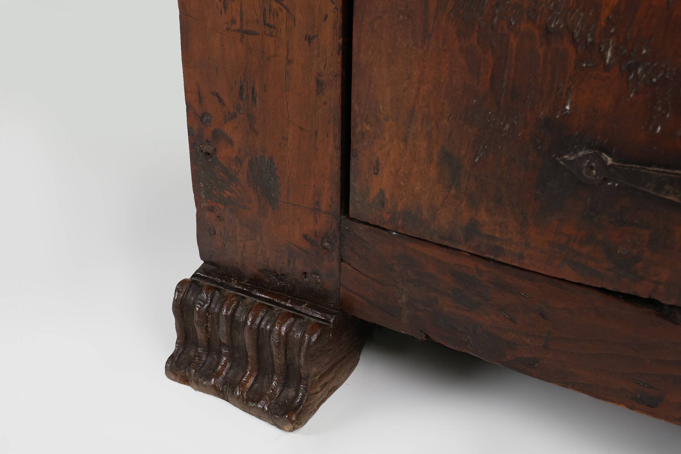 Rare French 16th century oak cabinet with beautiful patina