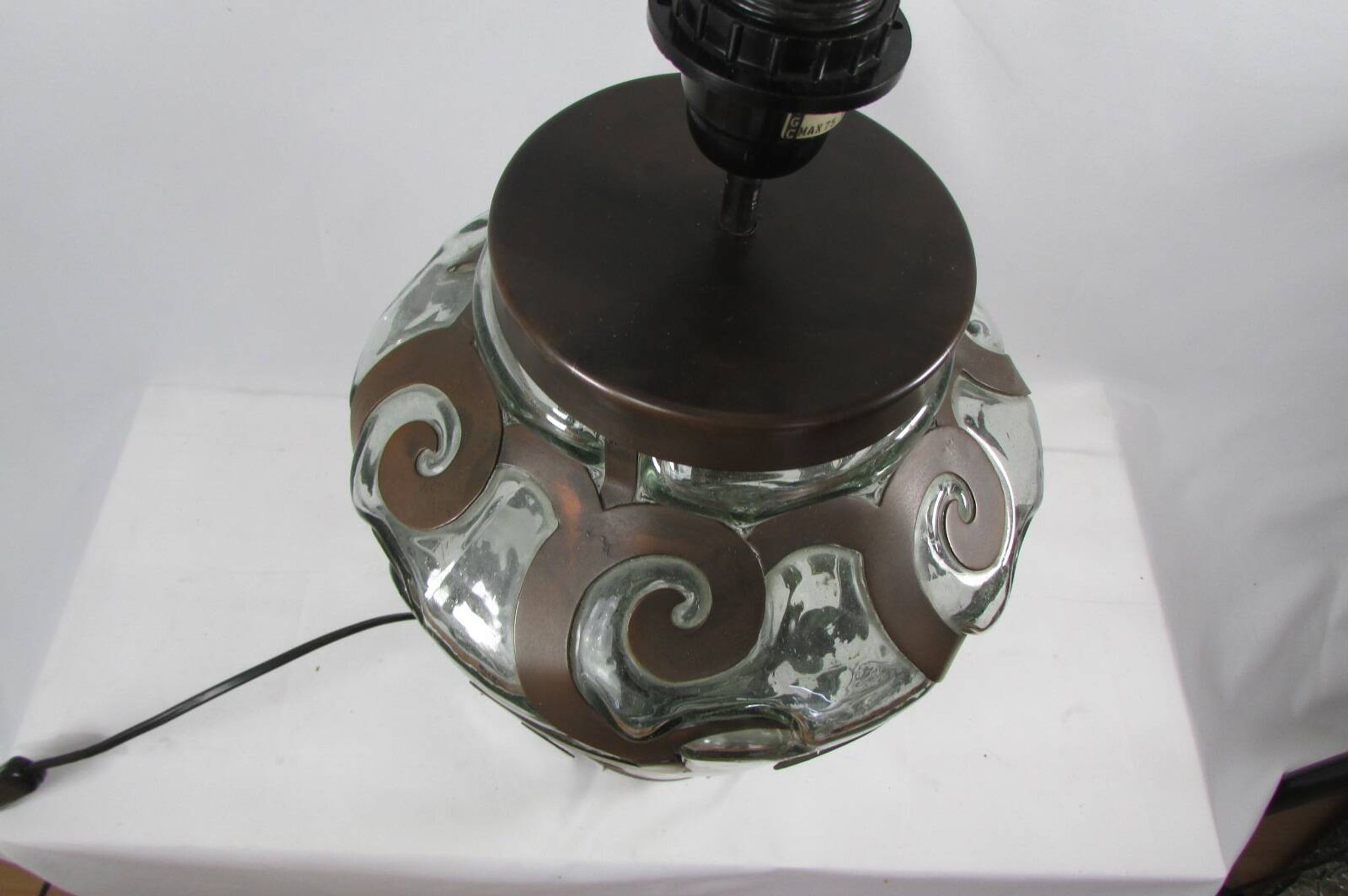 Lampe de salon, fer forgé et verre soufflé