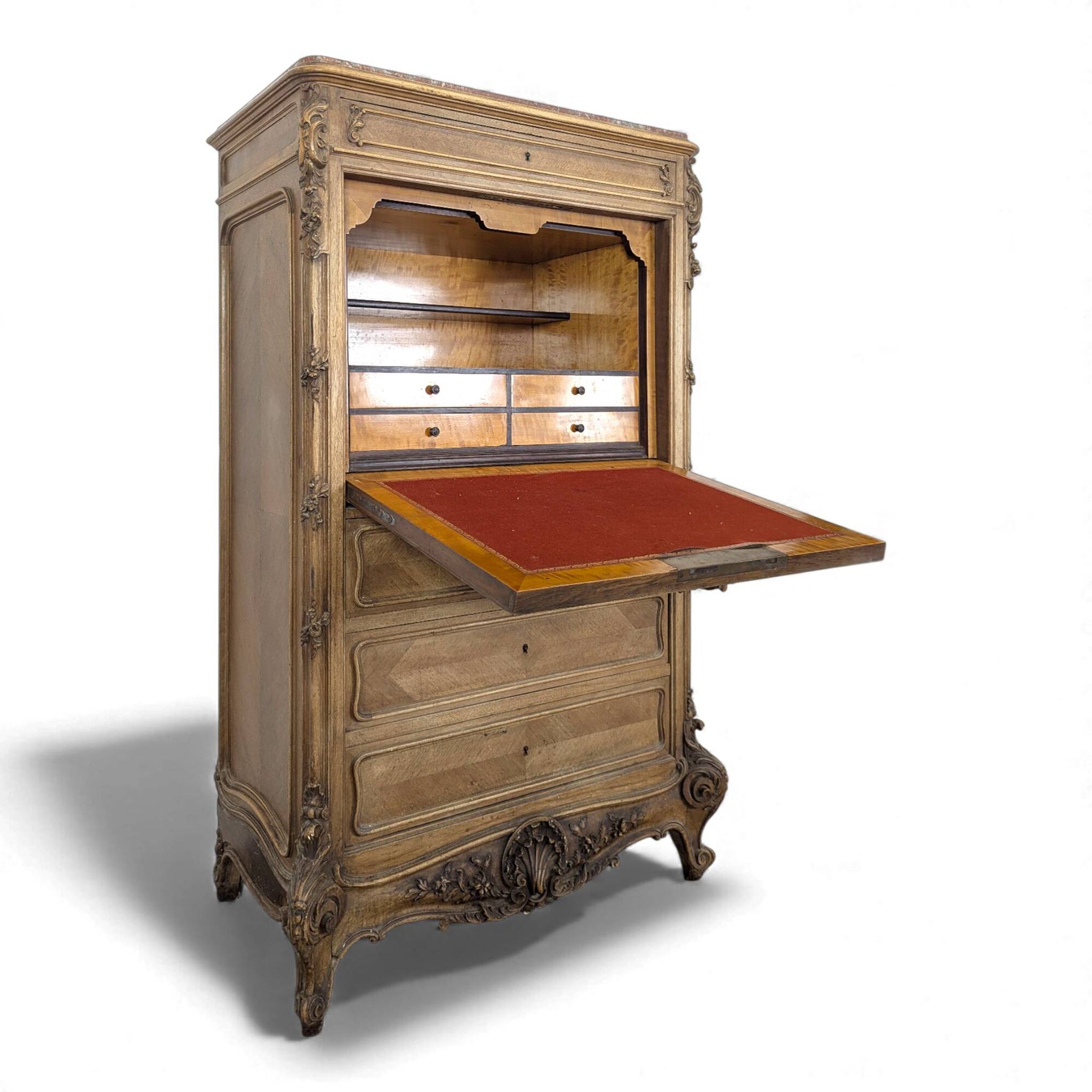 Baroque secretary in Louis XV style made of walnut.