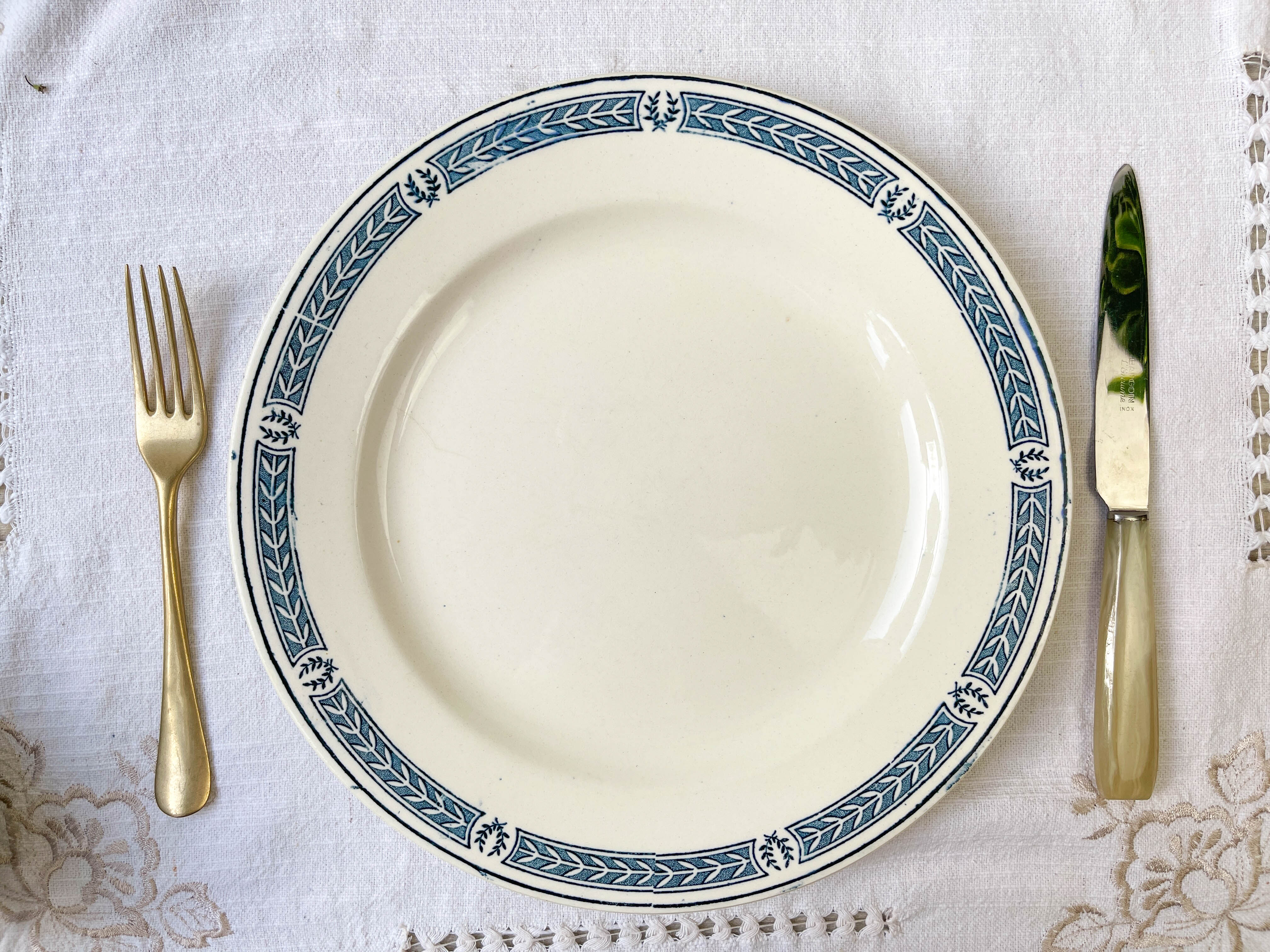9 vintage flat plates iron earth salins model "castellane"