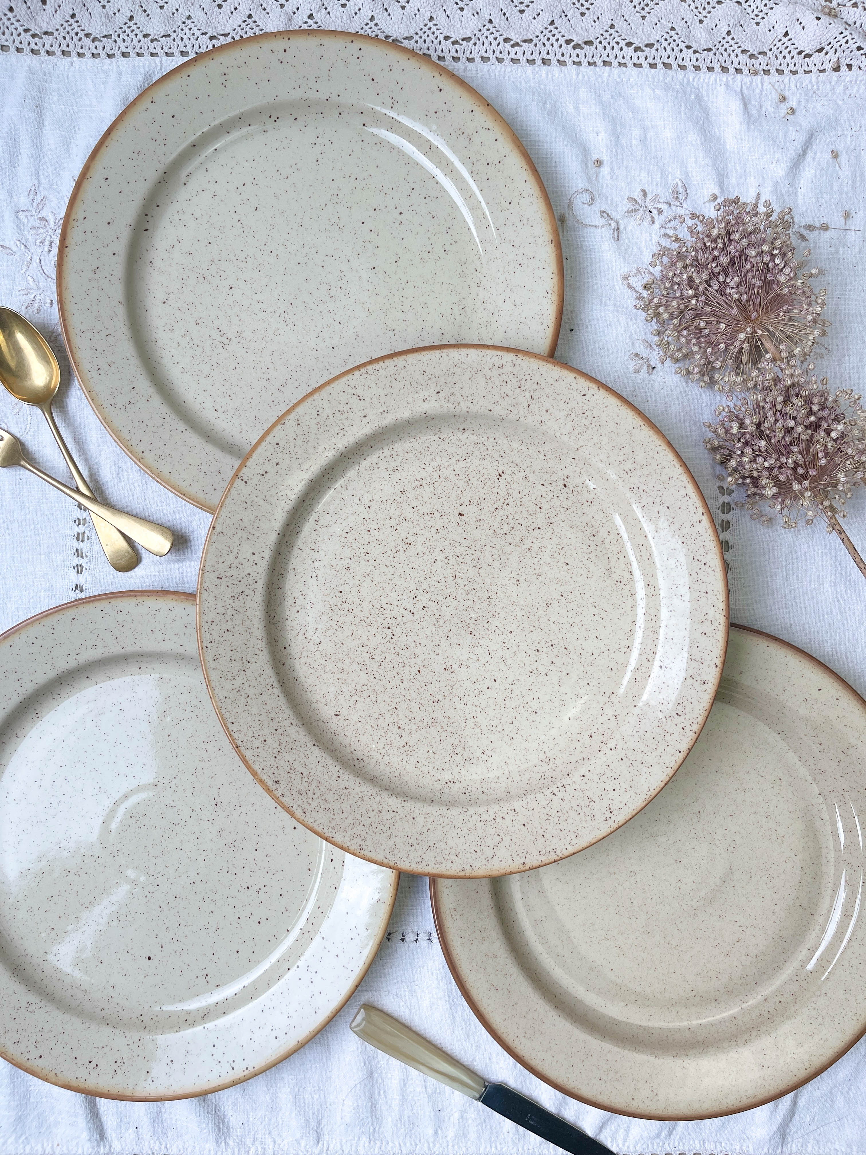Round dish in tulowice speckled sandstone